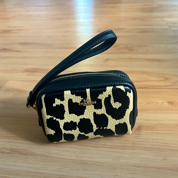 Coach Pouch Wristlet With Leopard Print - Picture 1 of 8